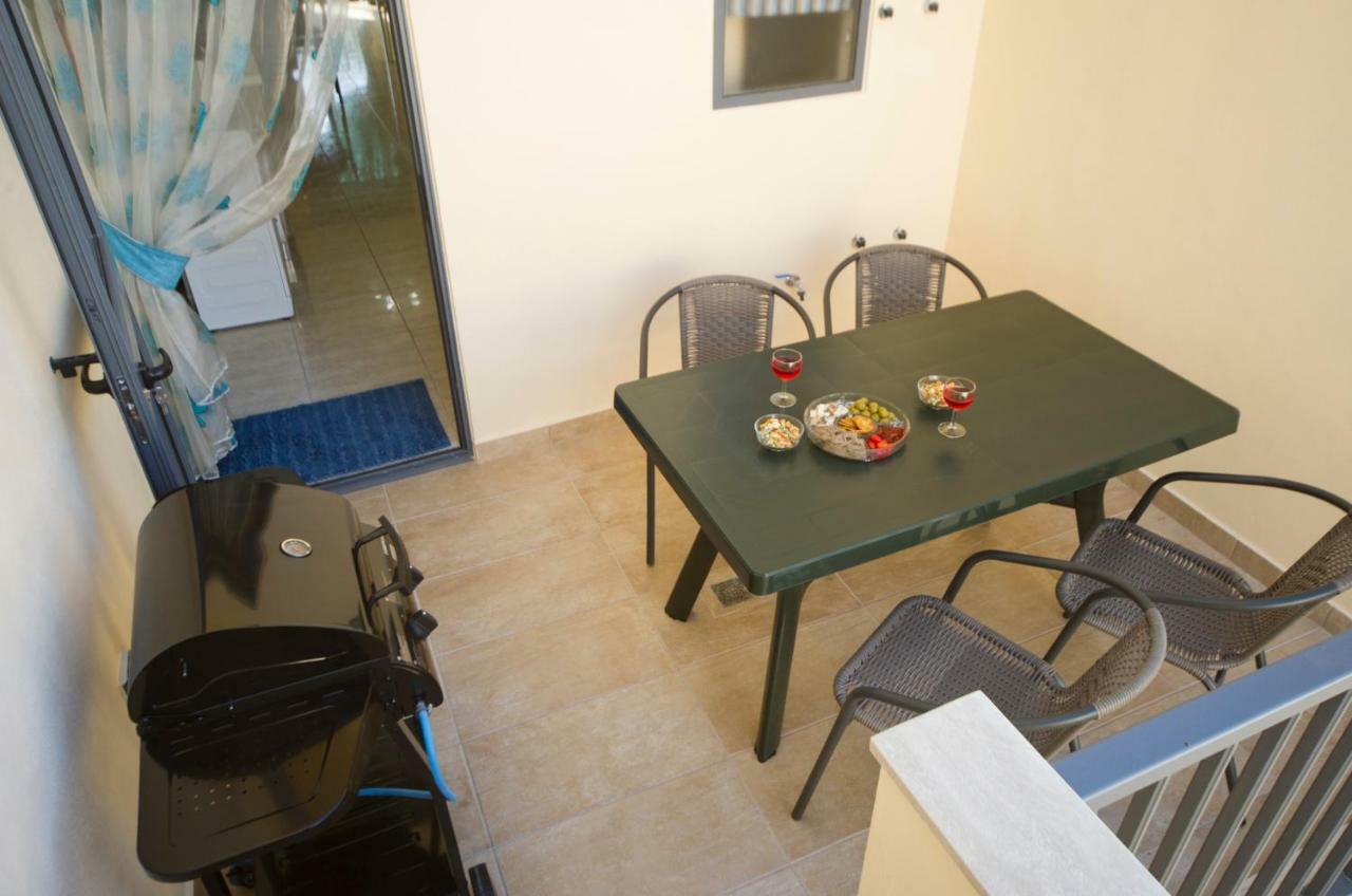 Sliema Duplex 1 Bedroom Apartment With 2 Bathrooms- Sleep 4 Экстерьер фото